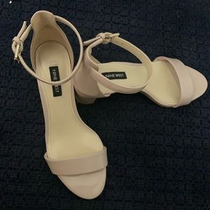 Nine West Pruce patent leather beige sandals